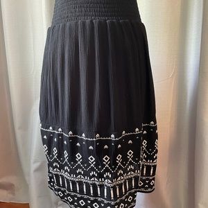 Knox Rose Black and White Embroidered Skirt Size Small